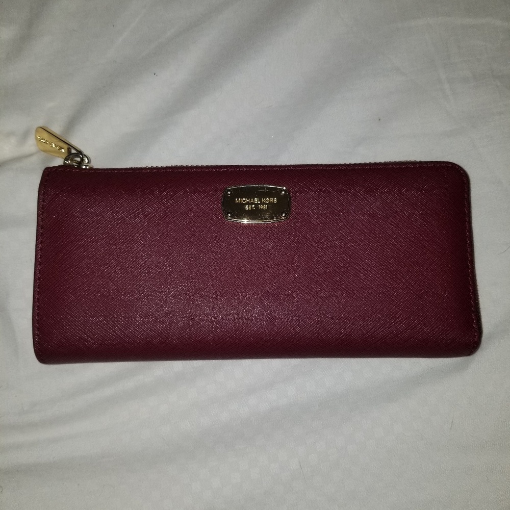 Michael Kors zip wallet